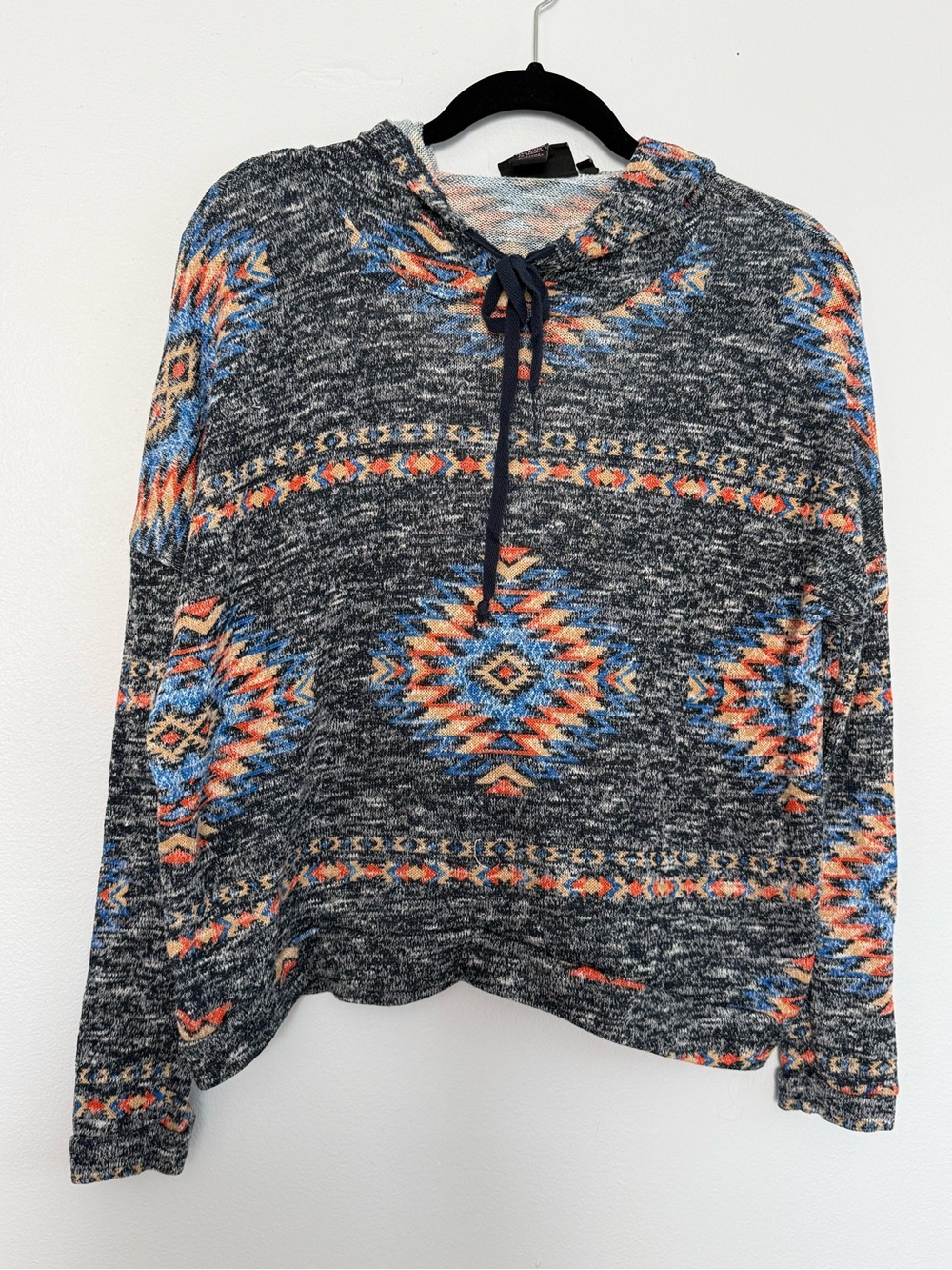 Hooked Up by IOT Aztec-Print Knit Hoodie in Gray, Blue & Orange